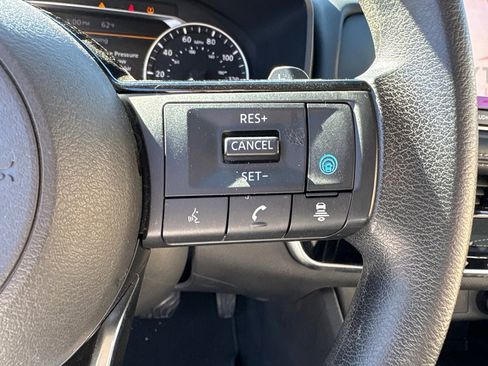 Used 2021 Nissan Rogue SV image 12