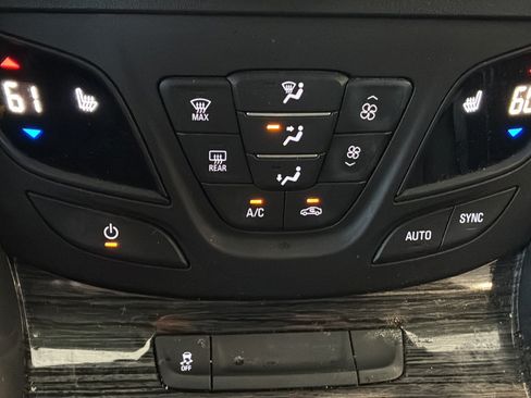 Used 2017 Buick Envision Essence FWD image 30