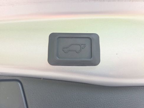 Used 2023 Toyota RAV4 XLE Premium image 40