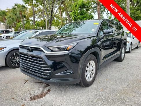 Used 2025 Toyota Grand Highlander FWD image 3