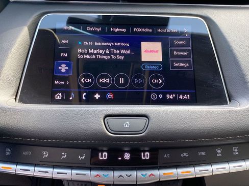 Used 2023 Cadillac XT4 Luxury w/ Cold Weather Package image 25