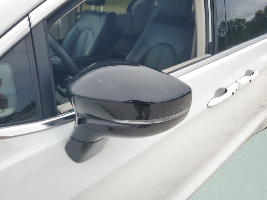 Used 2024 Chrysler Pacifica Touring-L FWD image 27