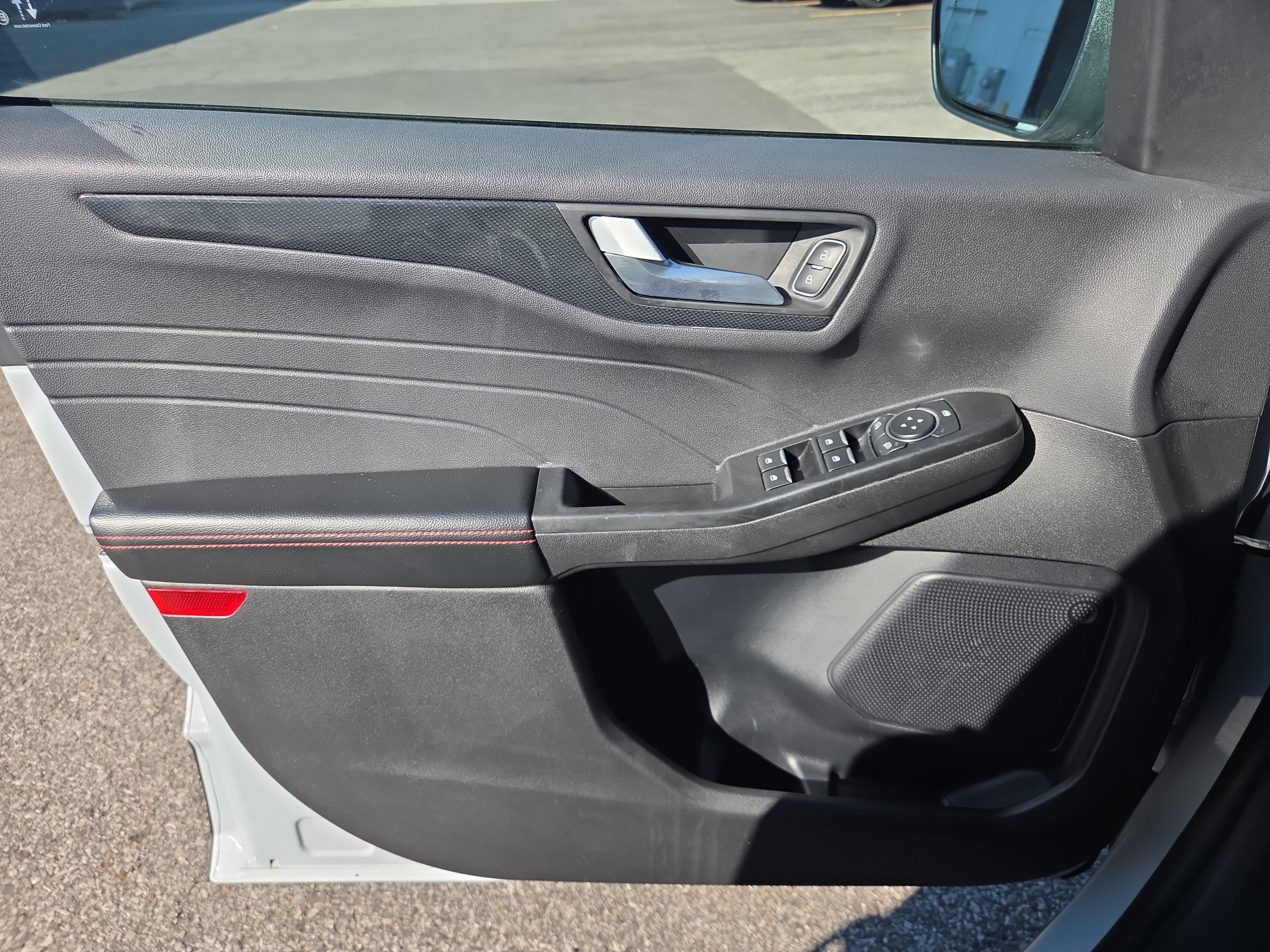 Used 2025 Ford Escape ST-Line Select AWD/4WD image 9