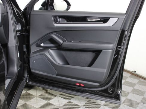 Certified 2026 Porsche Cayenne Coupe image 35
