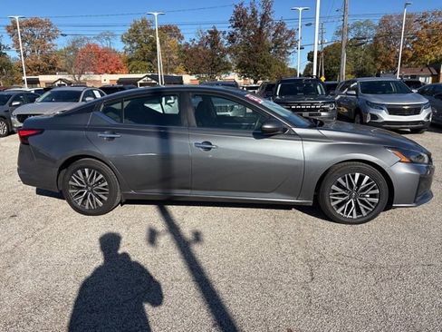 Used 2023 Nissan Altima 2.5 SV image 4