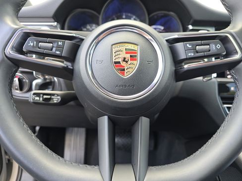 Certified 2025 Porsche Macan image 17