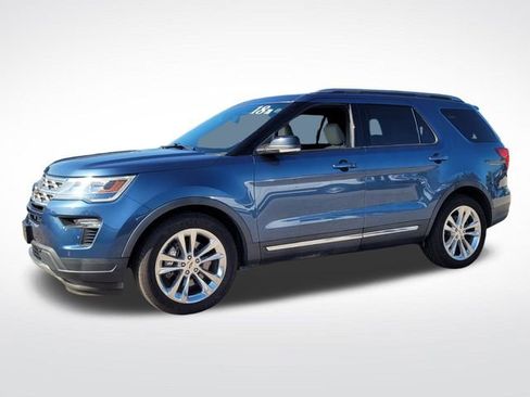 Certified 2018 Ford Explorer XLT w/ Equipment Group 202A image 5