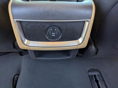 Used 2024 Kia Carnival LX image 14