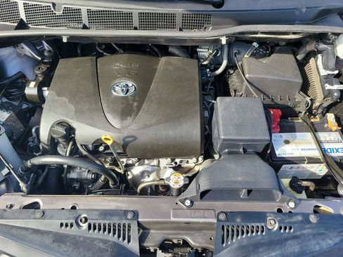 Used 2020 Toyota Sienna L w/ Carpet Mat Package FWD image 27