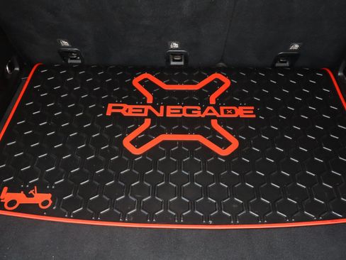 Used 2017 Jeep Renegade Altitude FWD image 19