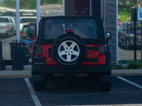 Used 2015 Jeep Wrangler Sport w/ Quick Order Package 24S AWD/4WD image 3