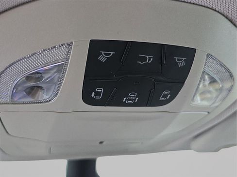 Used 2023 Chrysler Pacifica Touring-L FWD image 18