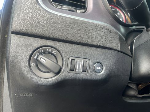 Used 2017 Dodge Charger SE w/ Blacktop Package image 12