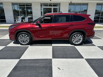 Used 2024 Toyota Highlander Platinum