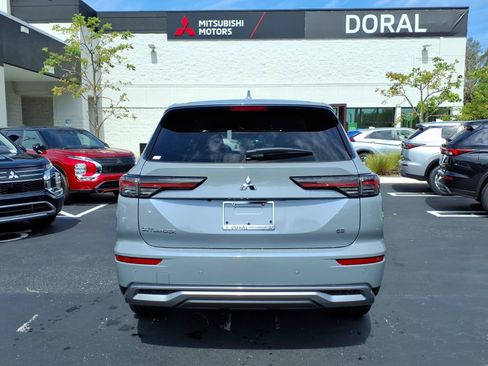 New 2026 Mitsubishi Outlander SE FWD image 8
