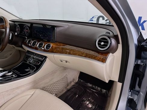 Used 2018 Mercedes-Benz E 300 image 33