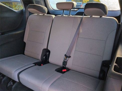 Used 2025 Chevrolet Traverse LT image 12