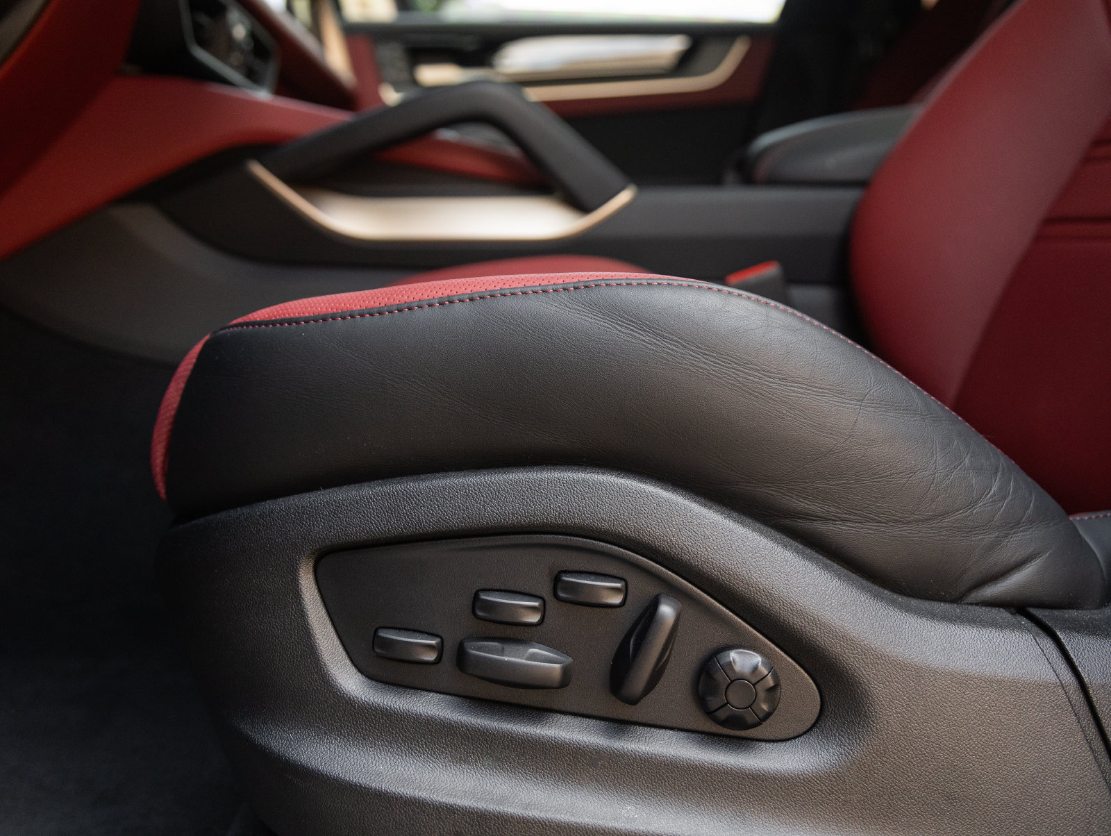 Certified 2026 Porsche Cayenne GTS AWD/4WD image 23