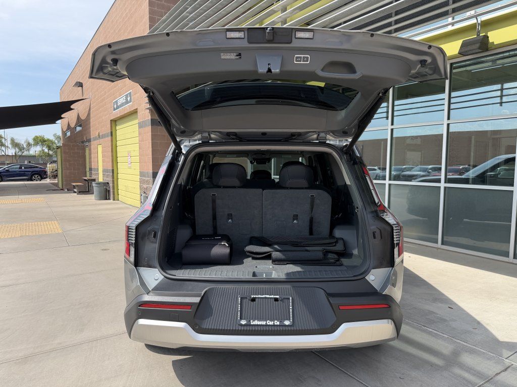 Used 2024 Kia EV9 Light RWD image 35