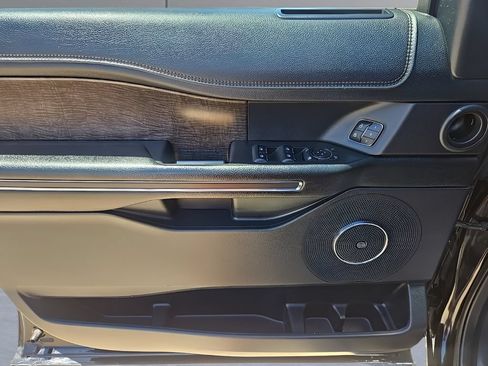 Used 2020 Ford Expedition Limited AWD/4WD image 16