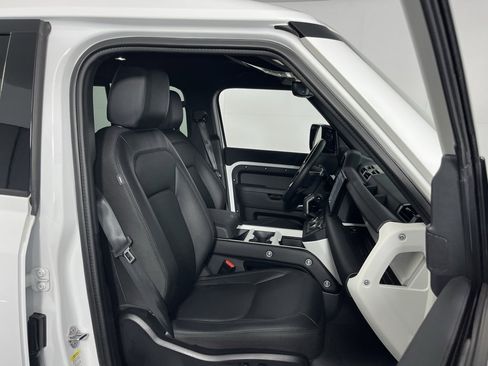 Used 2025 Land Rover Defender 110 S image 34