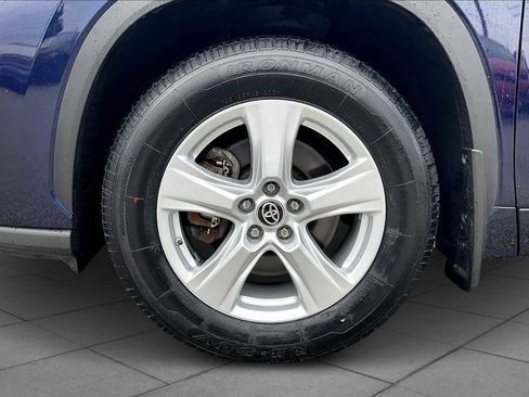 Used 2023 Toyota Highlander L image 10