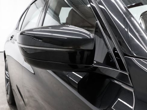 Used 2022 BMW 750i xDrive w/ Luxury Rear Seating Package image 58