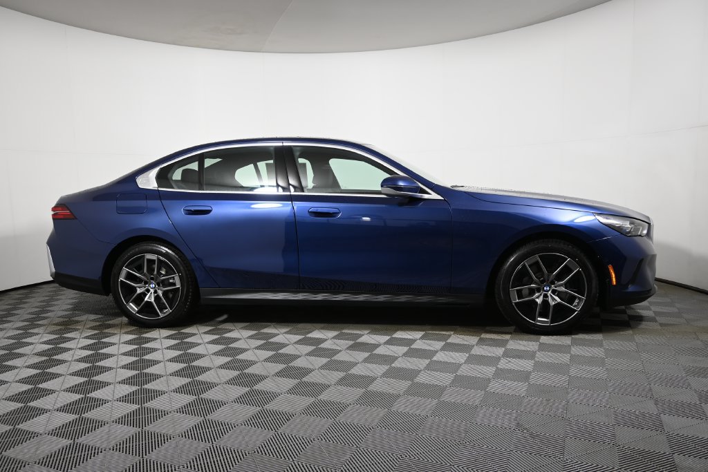 Used 2026 BMW 530i xDrive AWD/4WD image 8