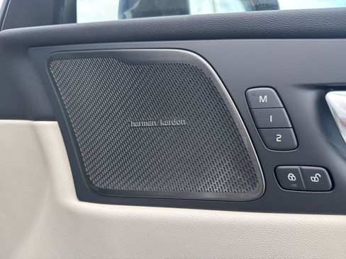 New 2026 Volvo XC60 B5 Ultra w/ Protection Package Premier image 17