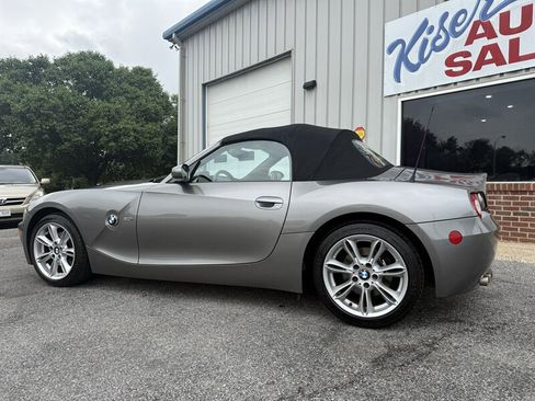 Used 2005 BMW Z4 3.0i RWD image 9