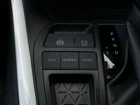 Used 2025 Toyota RAV4 XLE image 24