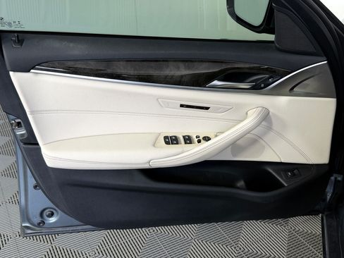 Used 2020 BMW 530i w/ Convenience Package RWD image 12