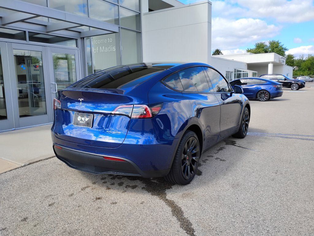 Used 2022 Tesla Model Y Long Range AWD/4WD image 3