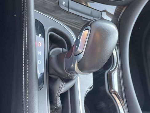 Used 2019 Buick Envision Essence FWD image 11