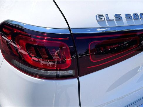 Used 2023 Mercedes-Benz GLS 580 4MATIC image 32