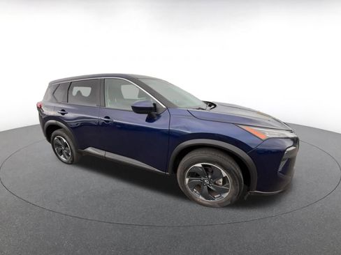 Used 2025 Nissan Rogue SV AWD/4WD image 2