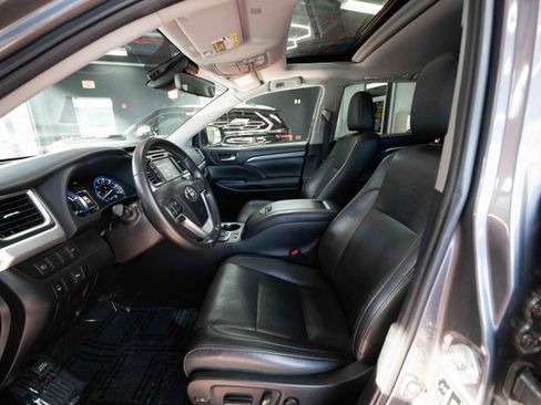 Used 2019 Toyota Highlander Limited image 9