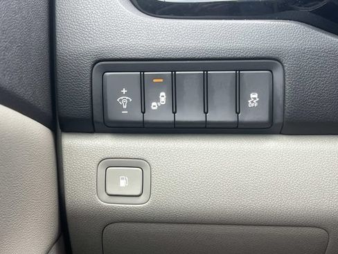 Used 2016 Kia Sedona EX FWD image 37