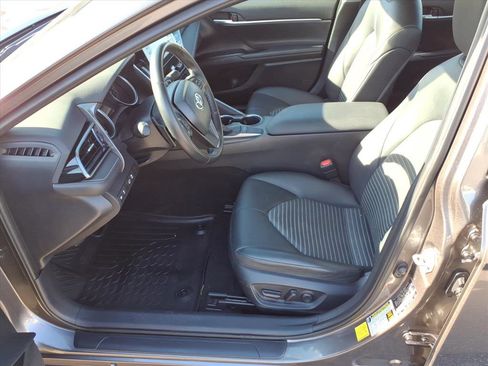 Used 2023 Toyota Camry SE image 11