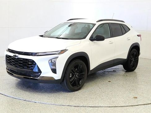 Used 2025 Chevrolet Trax ACTIV w/ Driver Confidence Package FWD image 3