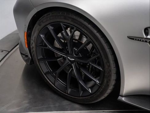 Used 2025 Aston Martin V8 Vantage Coupe image 8