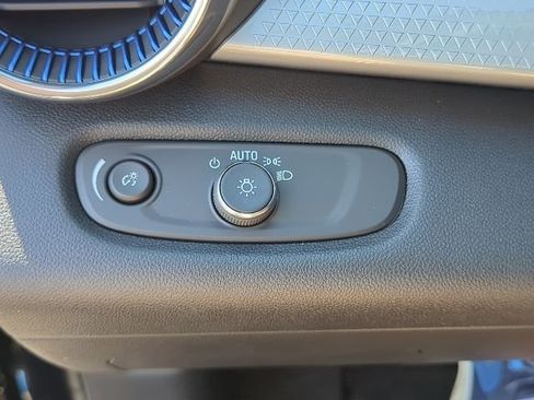 New 2026 Chevrolet Trax LT w/ LT Convenience Package FWD image 18