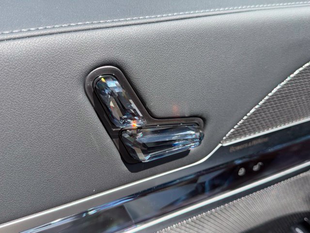 Used 2026 BMW 740i w/ Premium Package RWD image 13
