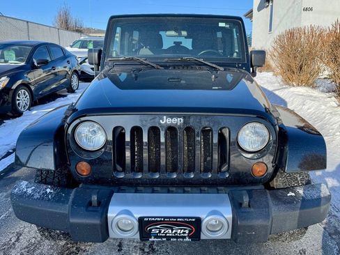 Used 2011 Jeep Wrangler Unlimited Sahara image 3