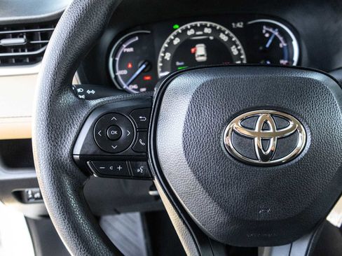 Certified 2025 Toyota RAV4 LE image 32