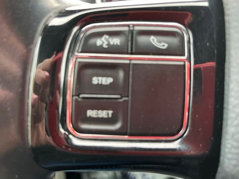 Used 2020 Dodge Grand Caravan SXT image 15