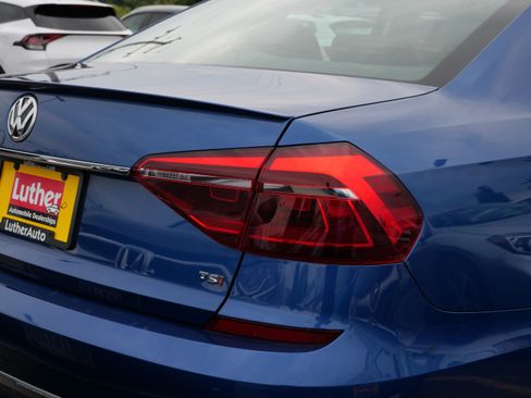 Used 2017 Volkswagen Passat 1.8T R-Line FWD image 8