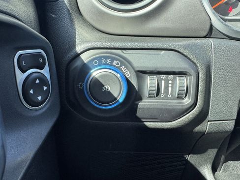 Used 2018 Jeep Wrangler Unlimited Sport S image 31