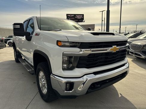 Used 2025 Chevrolet Silverado 2500 LT image 3