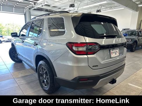 Used 2025 Honda Pilot TrailSport image 17
